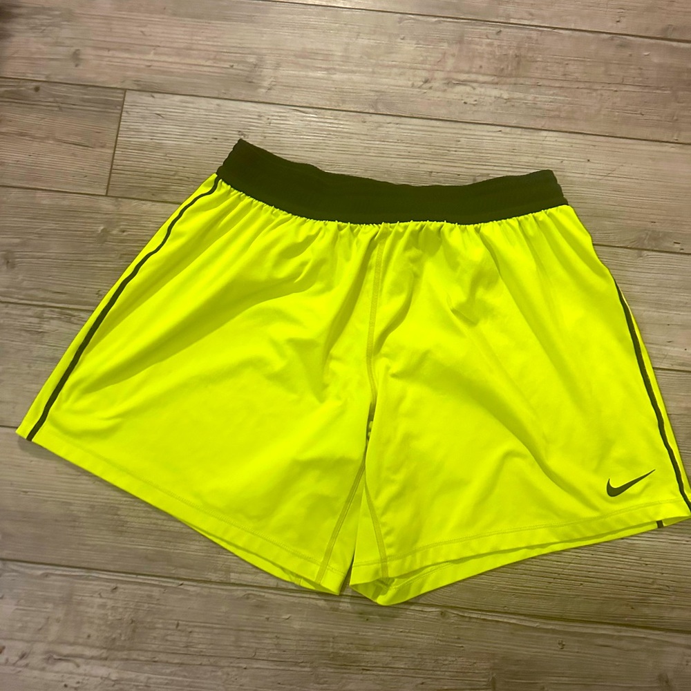 Women’s Nike shorts size XL